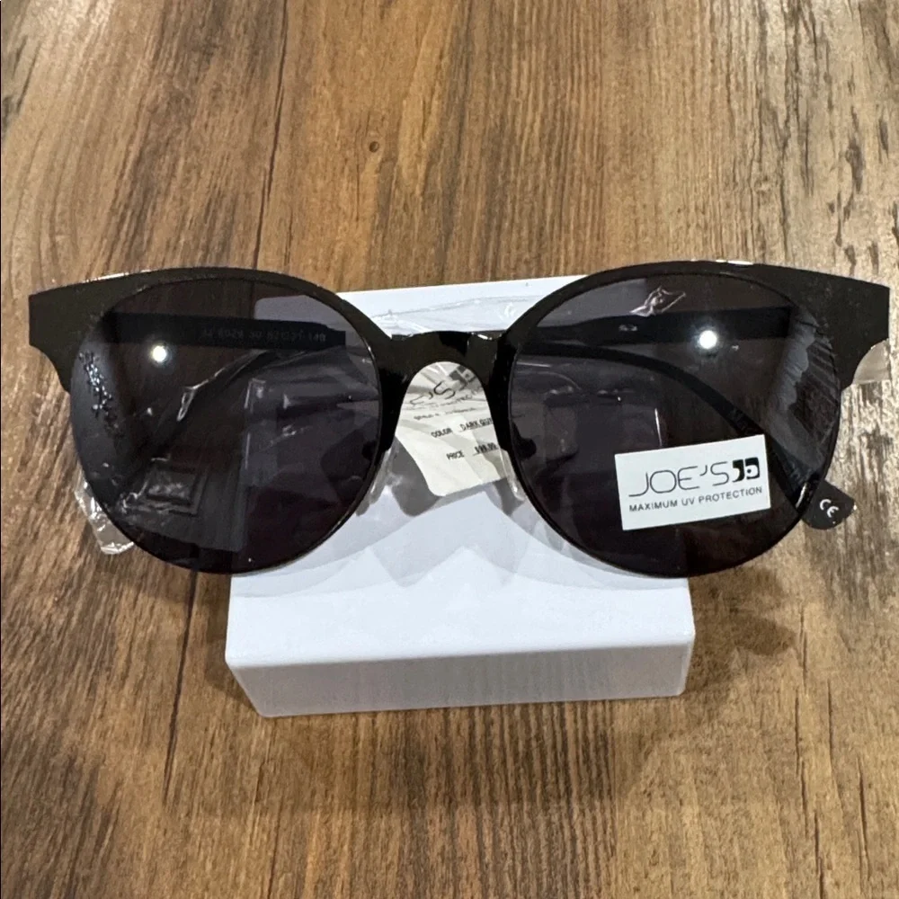 N/A stylish black